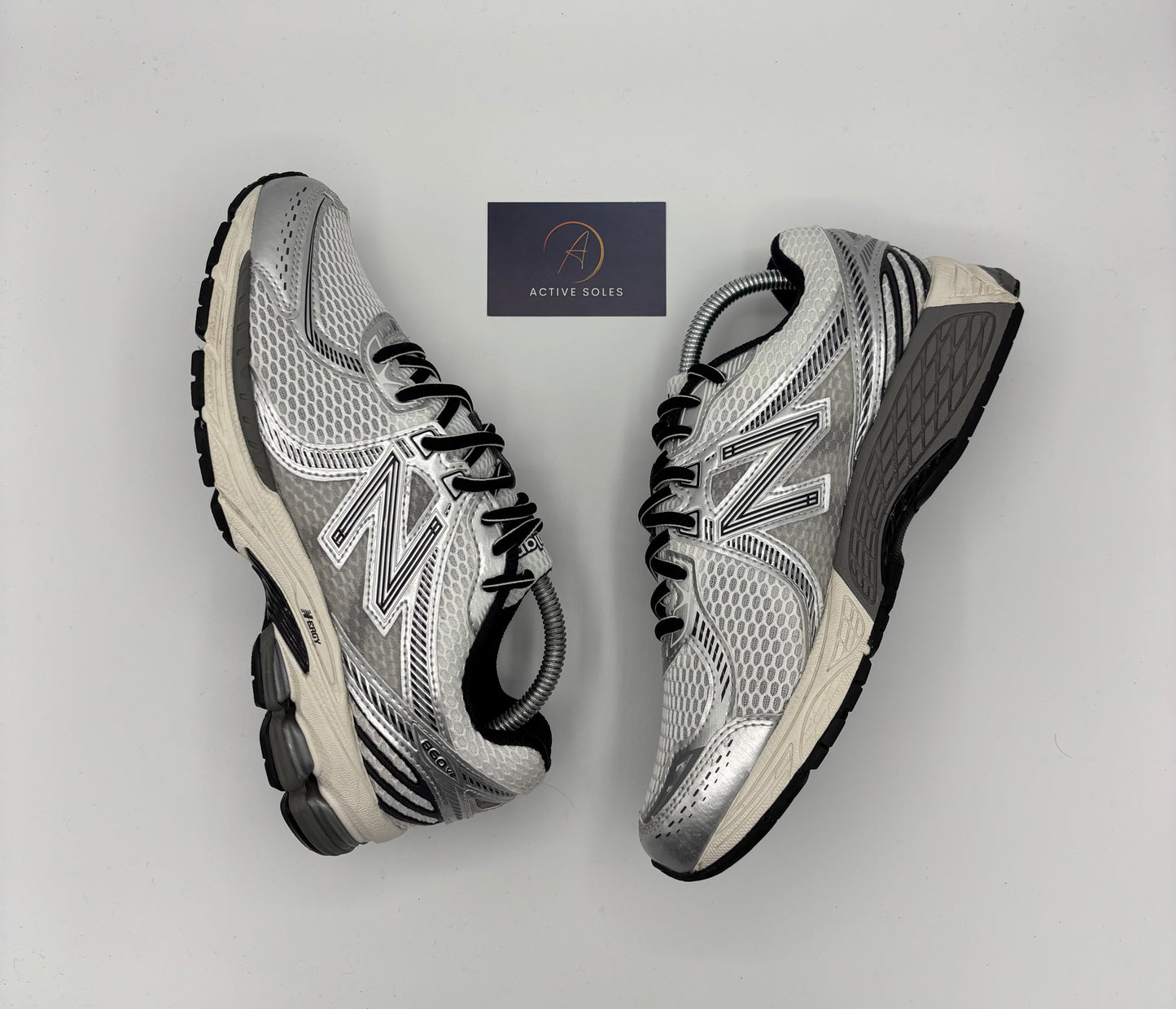 New Balance 860V2 Unisex