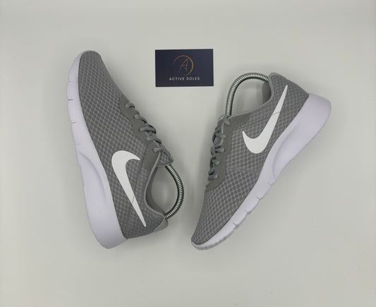 Nike Tanjun