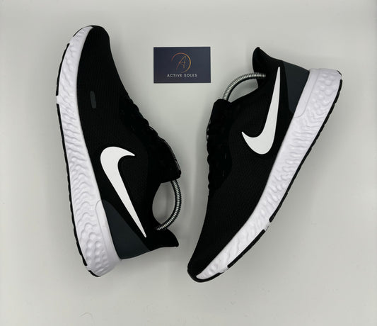 Nike Revolution 5